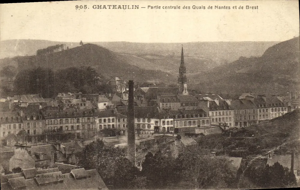 Châteaulin — Zentrale Teil der Kai von Nantes und Brest — Le Doaré, Foto. Châteaulin - Vorderseite