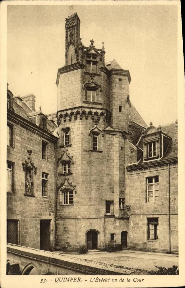 Quimper - A Catedral vista da Cour - n°33 - Frente