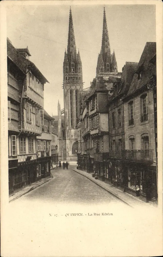 Quimper - A Rue Késéon — vista da catedral com suas duas agulhas — N° 17 - Frente