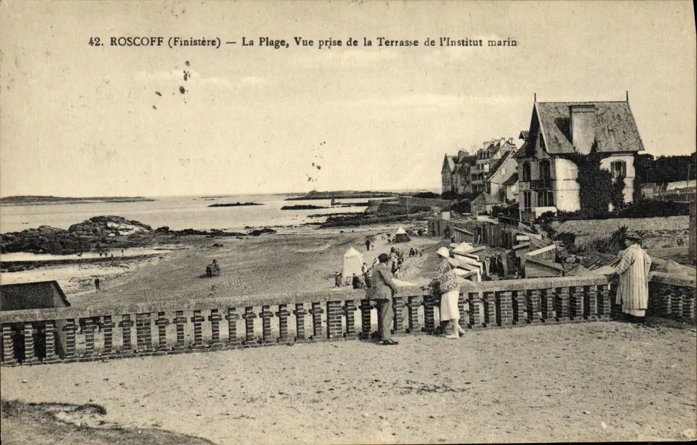 Roscoff (Finistère) — Die Strandpromenade, Aufnahme von der Terrasse des Marineinstituts — n°42 - Vorderseite
