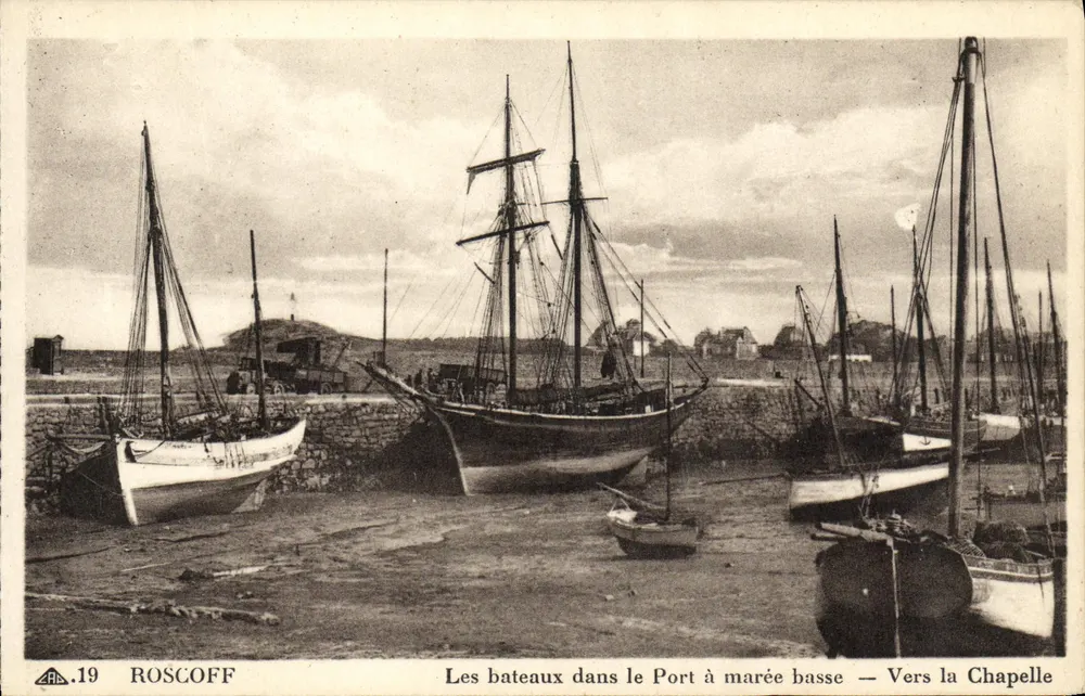 Roscoff — Die Boote im Hafen bei Ebbe — Richtung Kapelle — Verlag: C° des Arts — Nr. 19 - Vorderseite