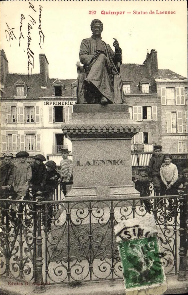 Quimper — Estátua de Laennec — Edição G. Anglaret, n°392 - Frente
