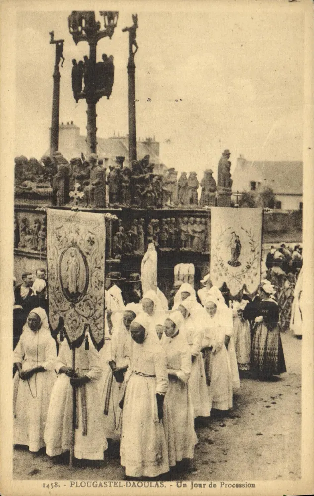PLOUGASTEL-DAOULAS — Um Dia de Procissão — Le Doaré, fot. (sem editor visível) - Frente