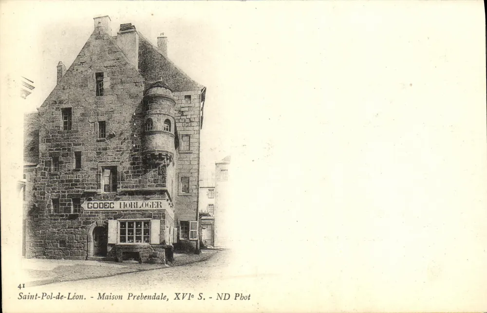 Saint-Pol-de-Léon — Casa Prebendale, século XVI — ND Phot - Frente