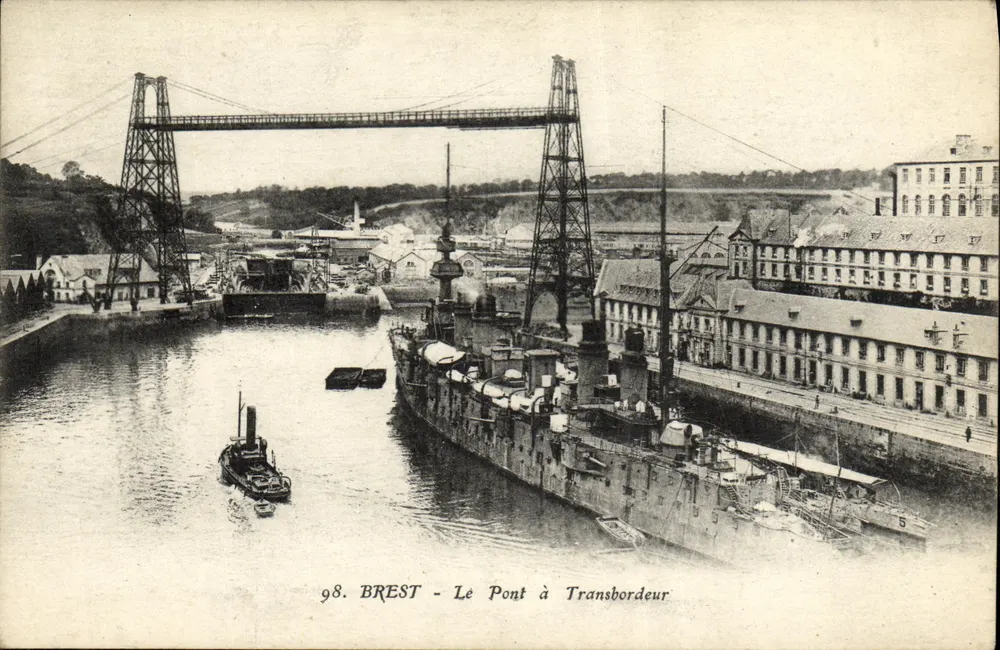 BREST - O Ponte de Transbordo — vista portuária com navio e barco a vapor — série 98 - Frente