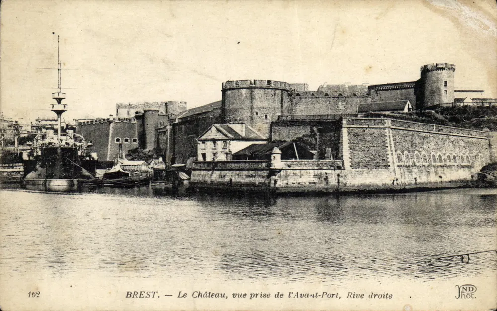 Brest — Das Schloss, Ansicht vom Avant-Port, rechte Seite — Verlag JNDhot, Nr. 162 - Vorderseite