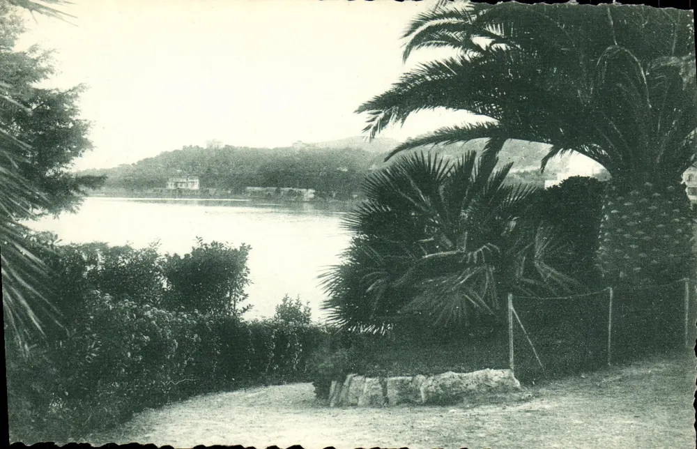 La Costa Azul pintoresca — Parque de Beaulieu — Editado por la Agence Nationale des Capucines, París - Anverso