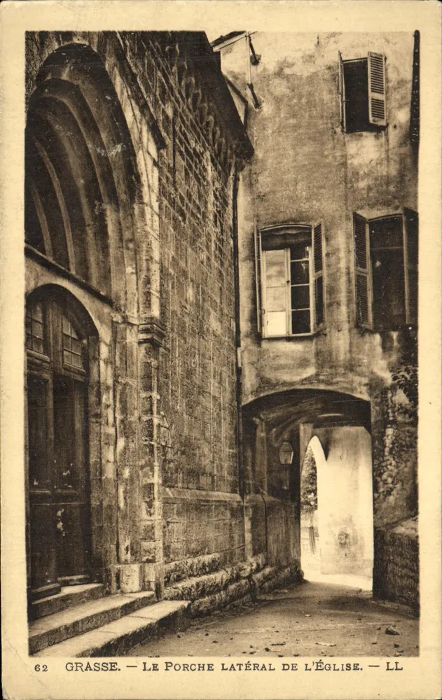 Grasse — Seitenportal der Kirche — LL - Vorderseite
