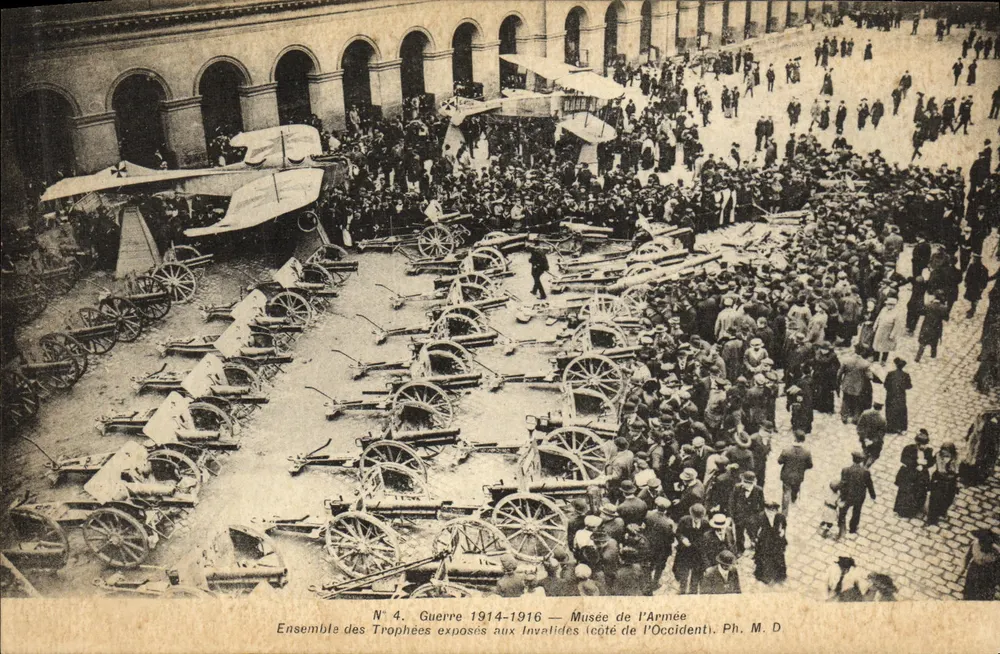Militärmuseum — Ensemble der Trophäen am Invalides (Westseite) — Nr. 4. Krieg 1914-1916 — Ph. M. D. - Vorderseite