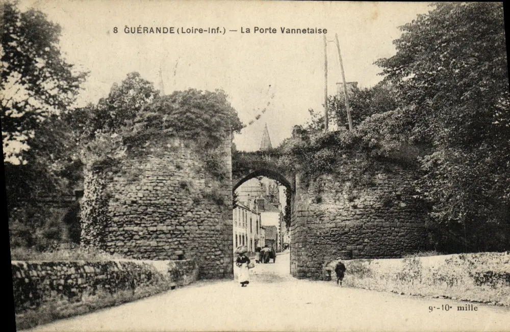 Guérande (Loire-Inf.) — La Porte Vannetaise — F. Charpentier, impr. édit. Nantes - Anverso