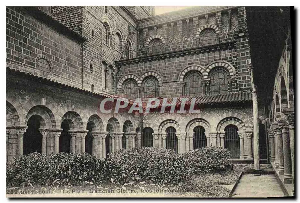Le PUY. O antigo Claustro, arquitetura muito bonita — HAUTE-LOIRE - Frente