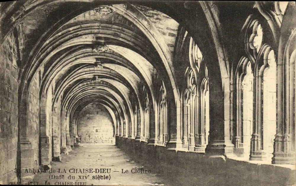 Abadia de La Chaise-Dieu — O Claustro — Data do XIVº século - Frente