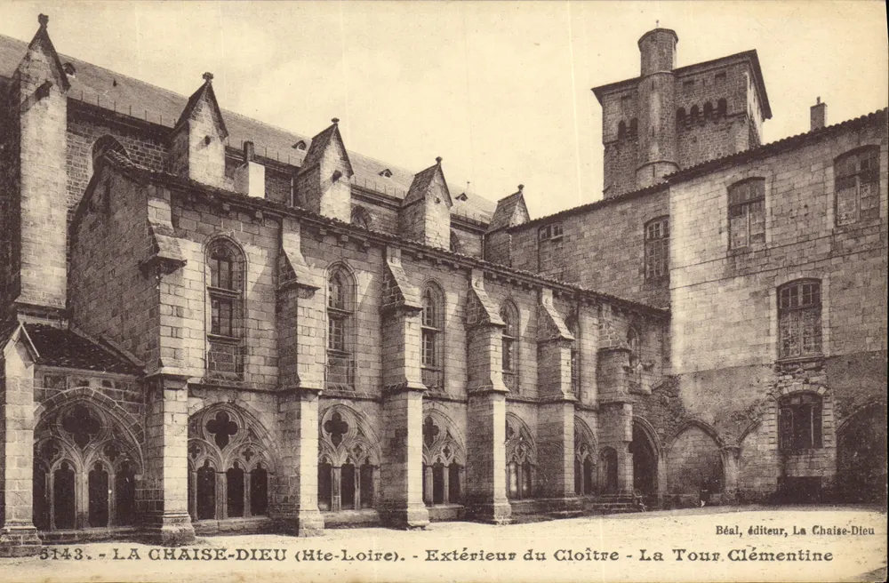 La Chaise-Dieu (Hte-Loire) — Äußere Ansicht des Klausurhofes - Turm Clémentine — Béral, Verlag, La Chaise-Dieu - Vorderseite