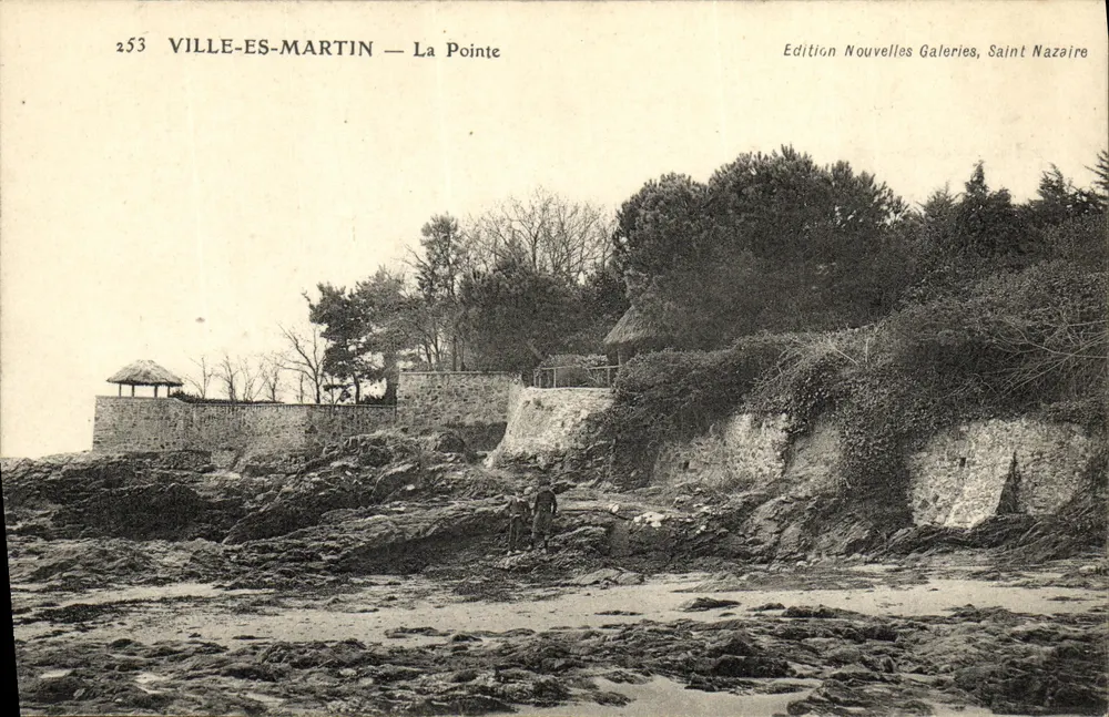 VILLE-ES-MARTIN — A Ponta — Edição Nouvelles Galeries, Saint Nazaire - Frente