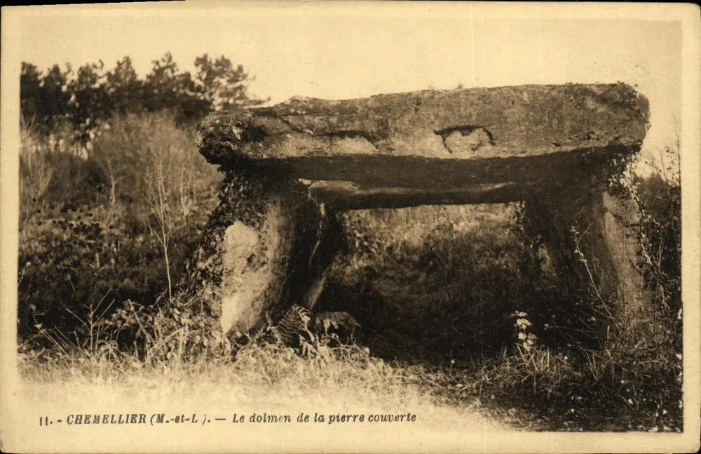 Chemellier (M.-et-L.) — O dolmen da pedra coberta — G. Arigaud editor - Frente
