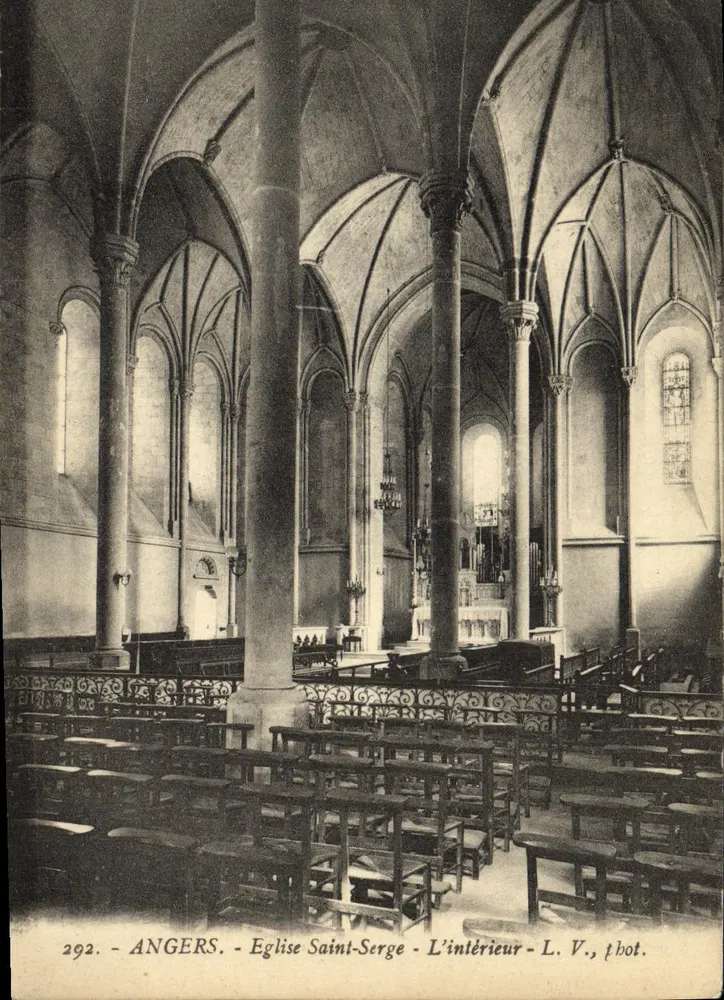 Angers - Igreja de São Sergue - O interior - L. V., fot. - Frente