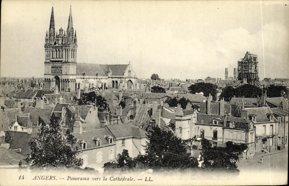 Angers — Panorama em direção à Catedral — LL. n°14 - Frente