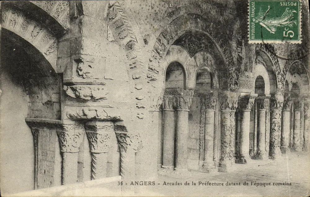 Angers — Arcades van de Prefectuur uit de Romeinse tijd — Éd. Ducarion aan Pôle-Neuf, Angers - Voorkant