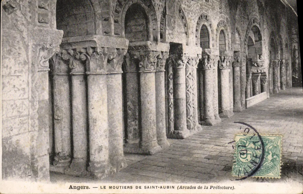 Angers — Le Moutiers de Saint-Aubin (Arcades der Präfektur) — Verlag auf der Karte - Vorderseite