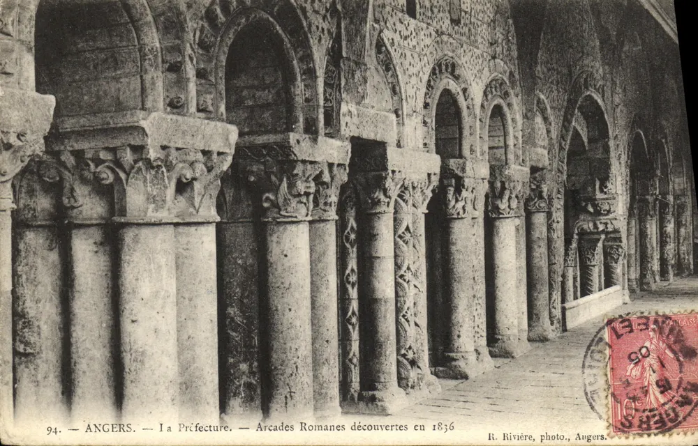 Angers — Die Präfektur — Römische Arcaden entdeckt 1836 — R. Rivière, Foto, Angers - Vorderseite