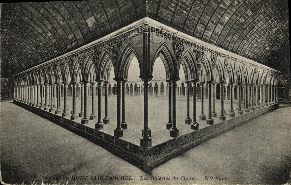 Monte Santo-Michel — As Galerias do Claustro — ND Phot. - Frente