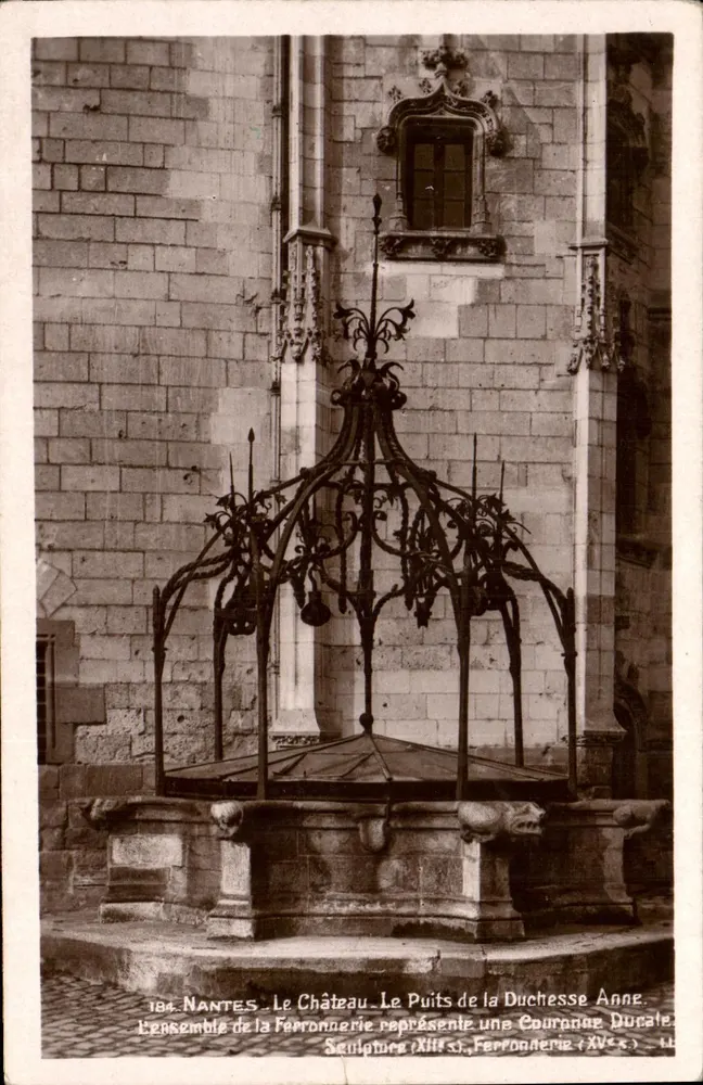 NANTES. Das Schloss. Der Brunnen der Herzogin Anne — Eisenwerk-Ensemble (13. Jh.), Skulptur (15. Jh.) — Verlag: L. L. (n° 184) - Vorderseite