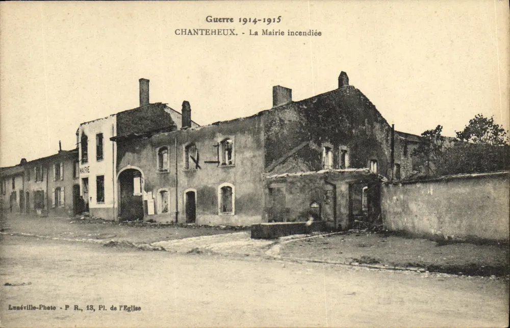Chanteheux — Die Stadtverwaltung während des Krieges 1914-1915 in Flammen — Lunéville-Photo, Pl. de l'Église - Vorderseite