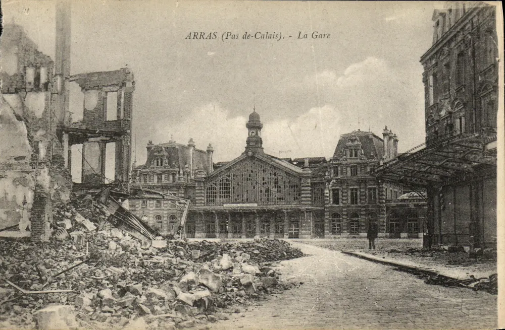 Arras (Pas-de-Calais) — La Gare, vue après destruction — éditeur imprimeur non identifié - Frente
