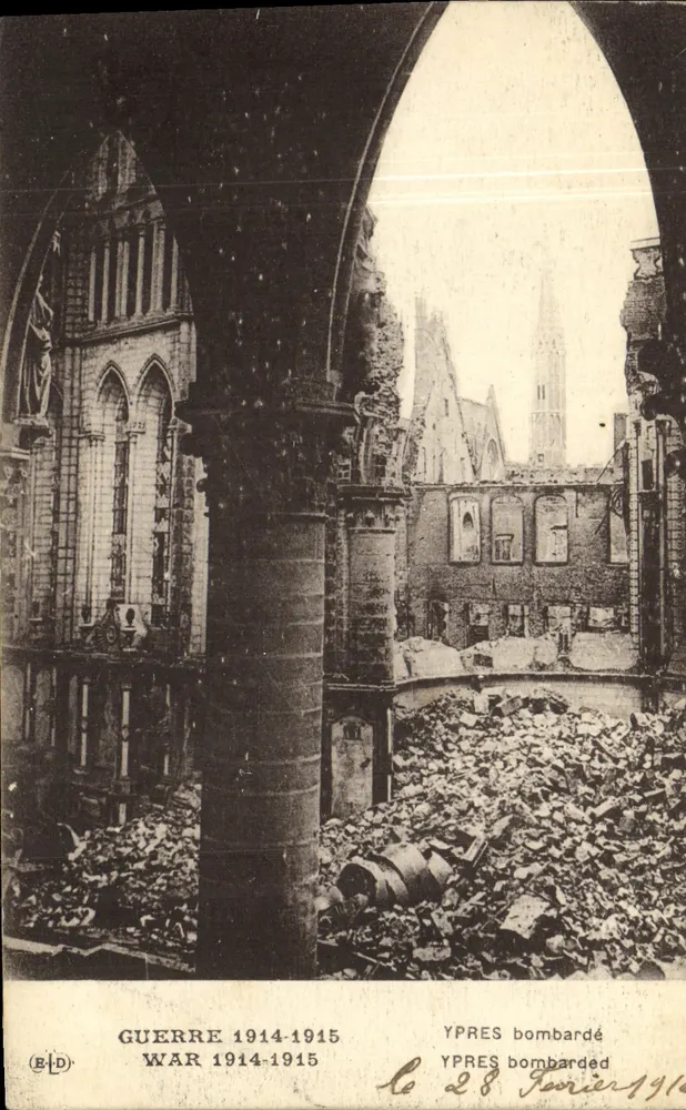 Ypres bombardeado — Ruínas de um edifício sob um arco — Editor (B.D.) - Frente
