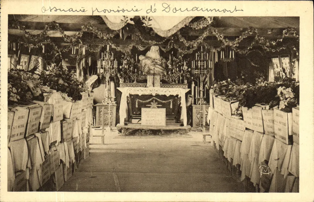 Ossario provisional de Douaumont — Comienzo de la obra del monumento definitivo — Foto-Véroude - Anverso