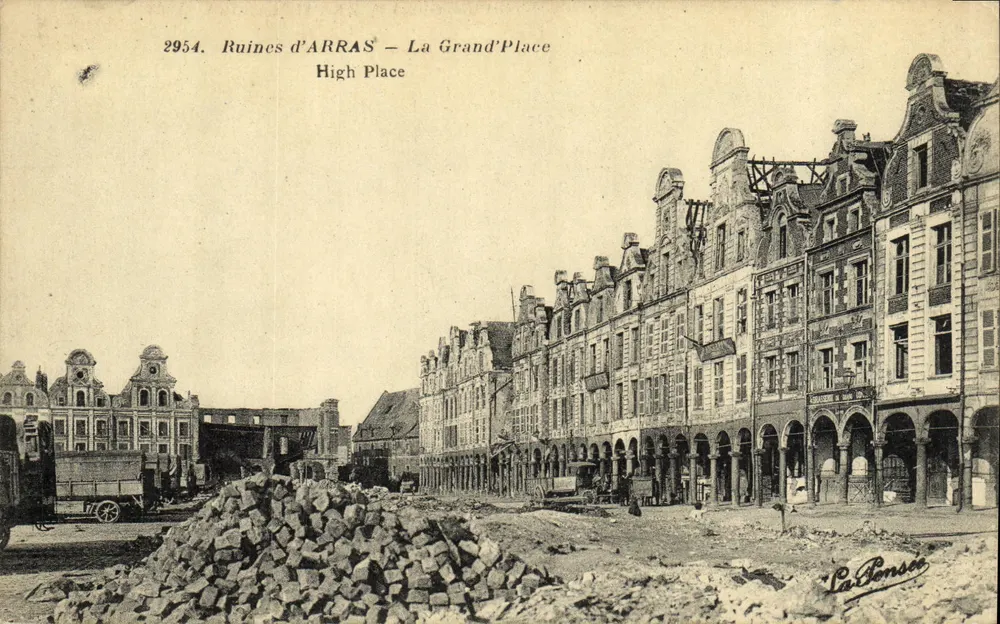 Ruinen von ARRAS — La Grand'Place — La Pensée - Vorderseite