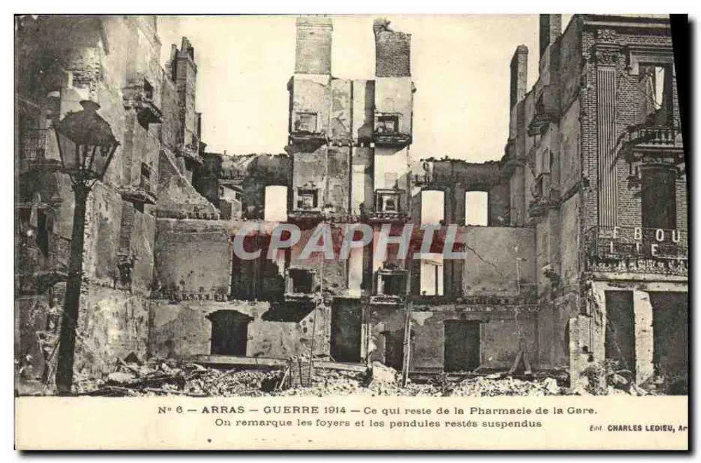 Arras — Krieg 1914 — Was von der Bahnhofapotheke übrig blieb — Verlag Charles Ledieu, Ar - Vorderseite