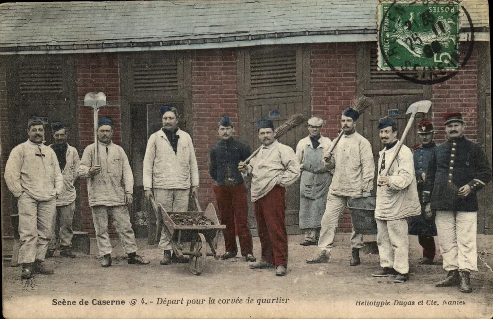 Caserne-Szene — Abreise zur Quartierarbeit — Héliotypie Dugas et Cie, Nantes - Vorderseite