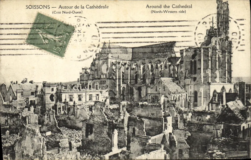 Soissons — Um die Kathedrale (Nordwestseite) — Verlag unbekannt - Vorderseite