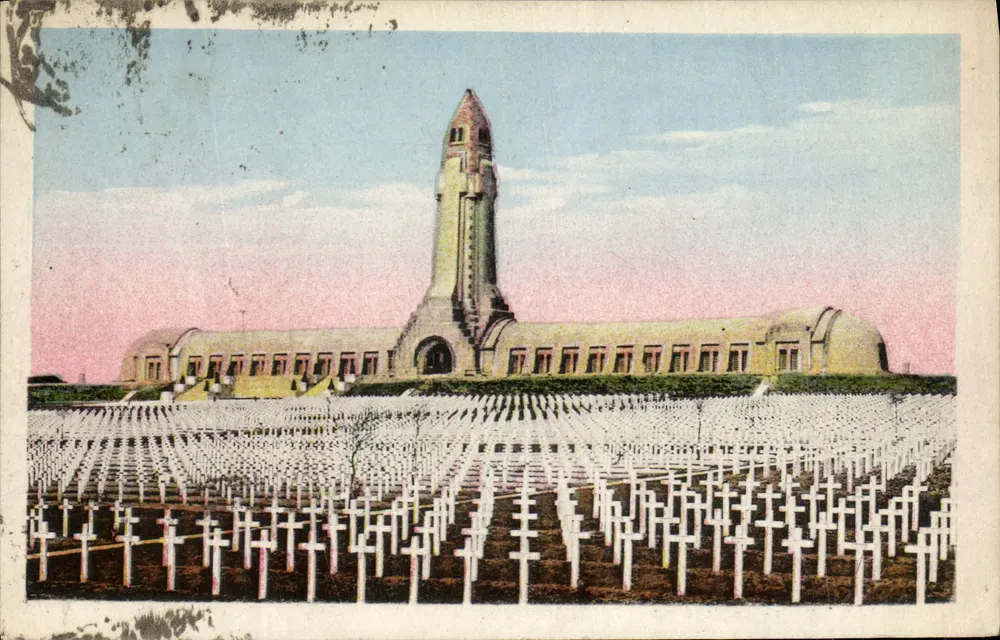 Ossuarium von Douaumont — allgemeiner Blick — Léon Azéma und Jacques Hardy, Architekten - Vorderseite