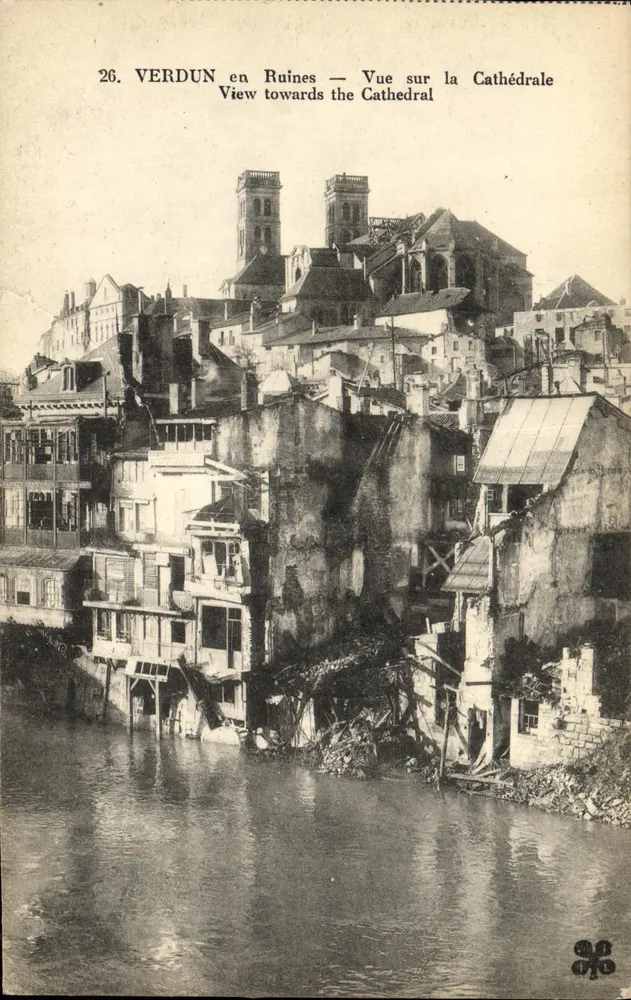 Verdun in Ruinen — Ansicht auf die Kathedrale — Verlag: n° 26 - Vorderseite