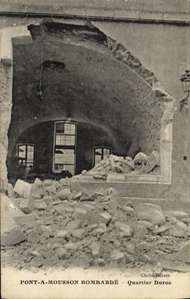 Pont-à-Mousson bombardeado — Bairro Duroc — Cliché Roisin - Frente