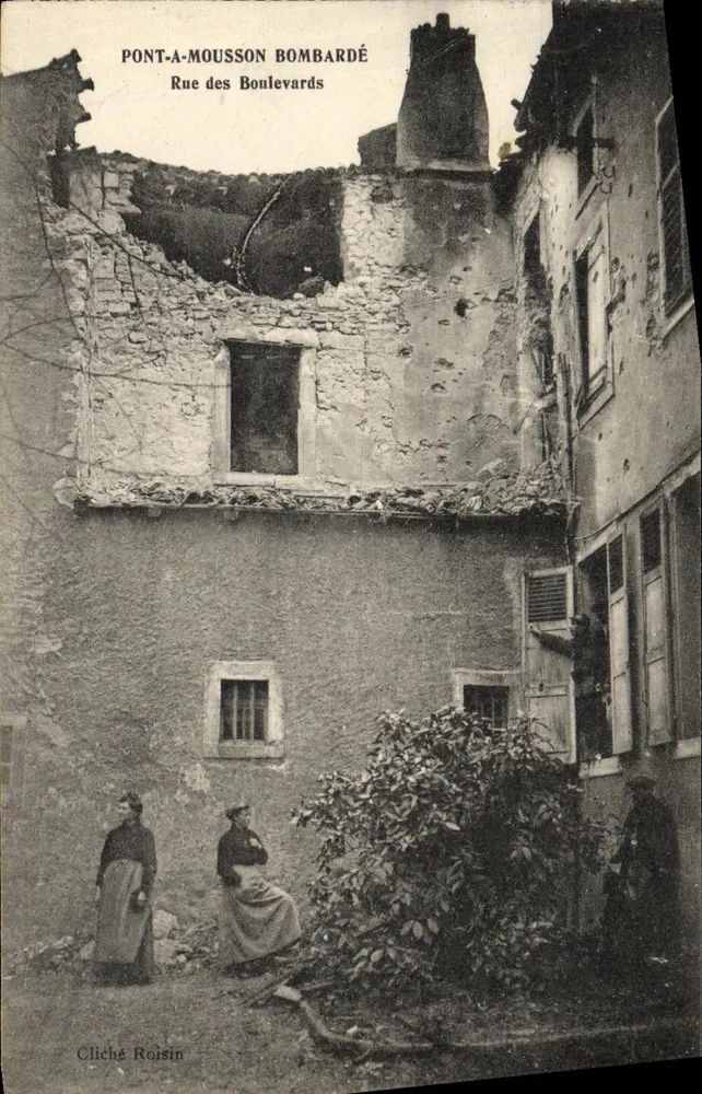 Pont-a-Mousson bombardiert — Boulevardstraße — Foto von Roisin - Vorderseite