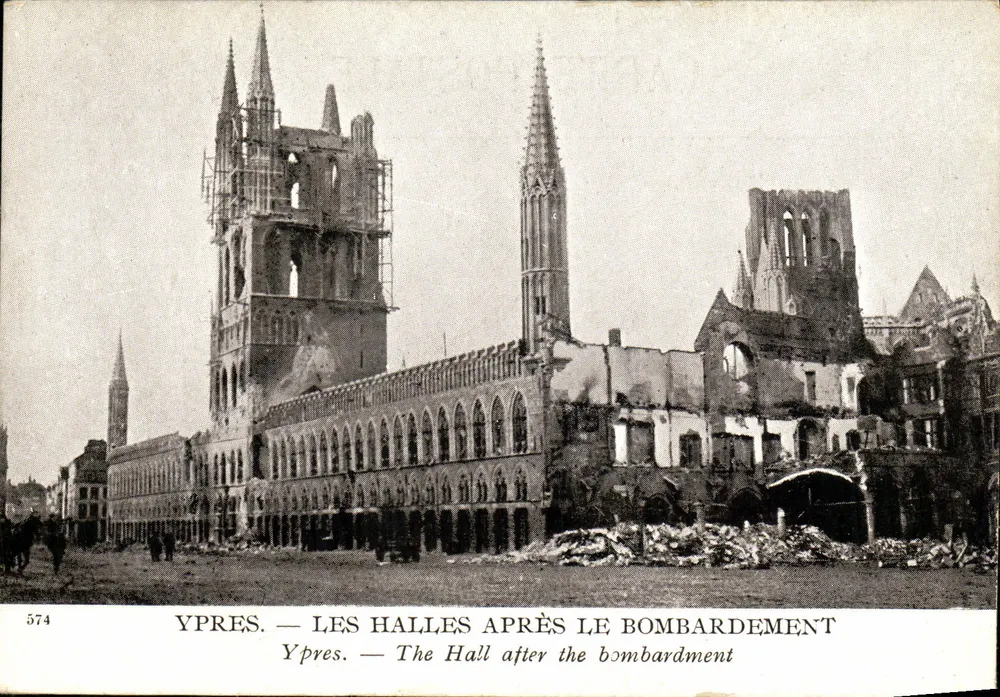Ypres — Ansicht der Hallen nach dem Bombenangriff — Verlag L. Paris, Nr. 574 - Vorderseite