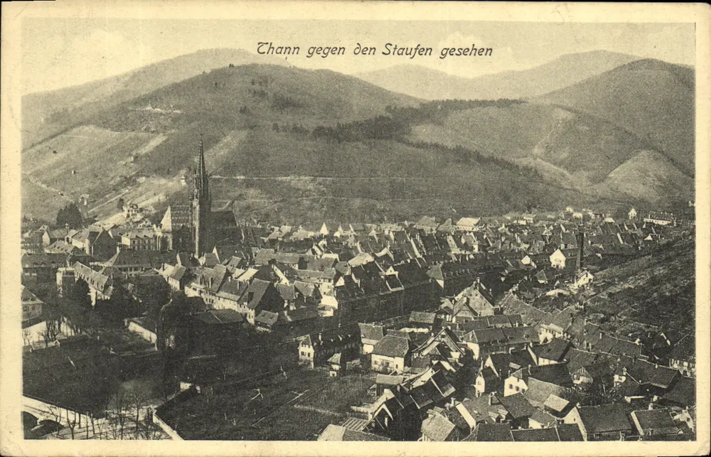 Thann visto de frente para o Staufen — vista panorâmica — editor Ernst H. Gürke, Strasbourg l. Els - Frente