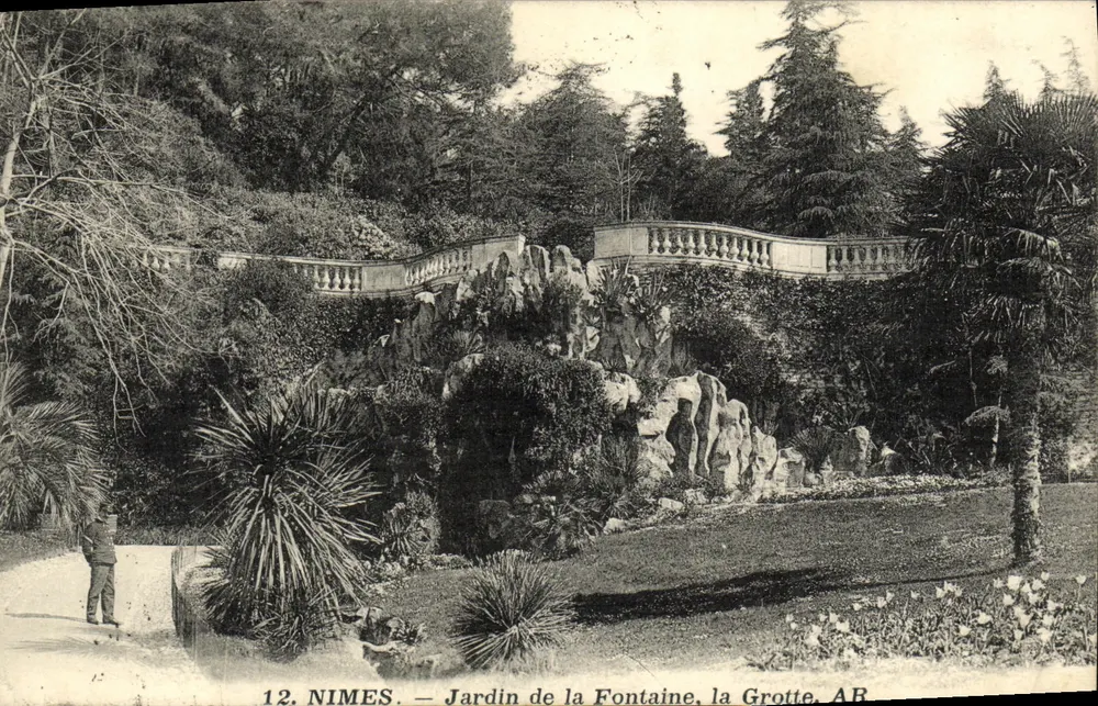 Nîmes — Jardin de la Fontaine, die Höhle — AR - Vorderseite