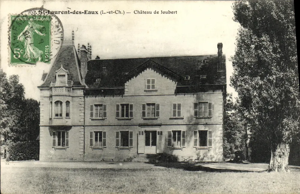 St-Laurent-des-Eaux (L.-et-Ch.) — Castelo de Joubert - Frente