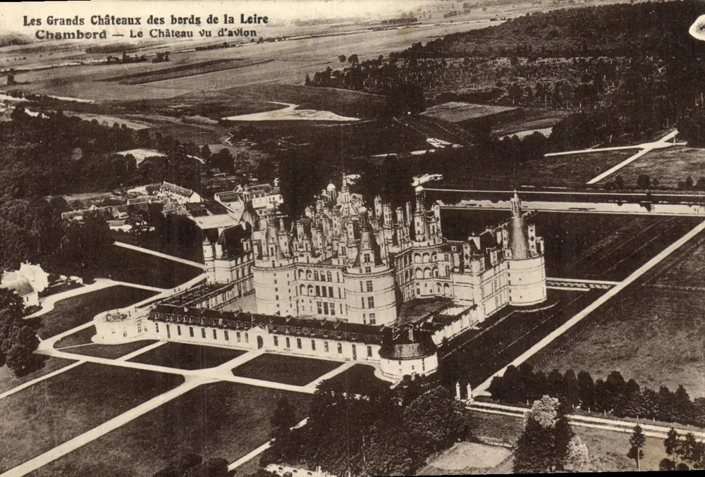 Chambord — O Castelo visto de avião — L. Lenormand, Orléans - Frente
