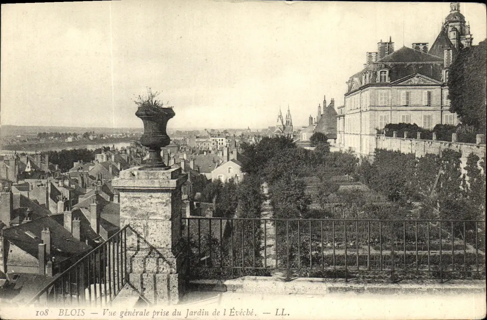 Blois — Allgemeine Ansicht vom Jardin de l'Évêché — LL. n° 108 - Vorderseite