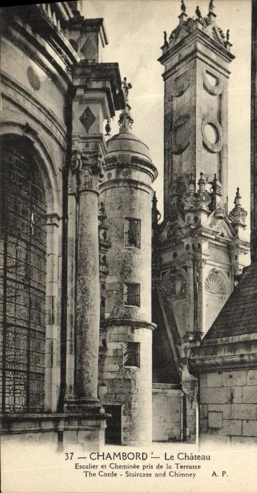 Chambord — Treppen und Kamin von der Terrasse aus — A. P. - Vorderseite