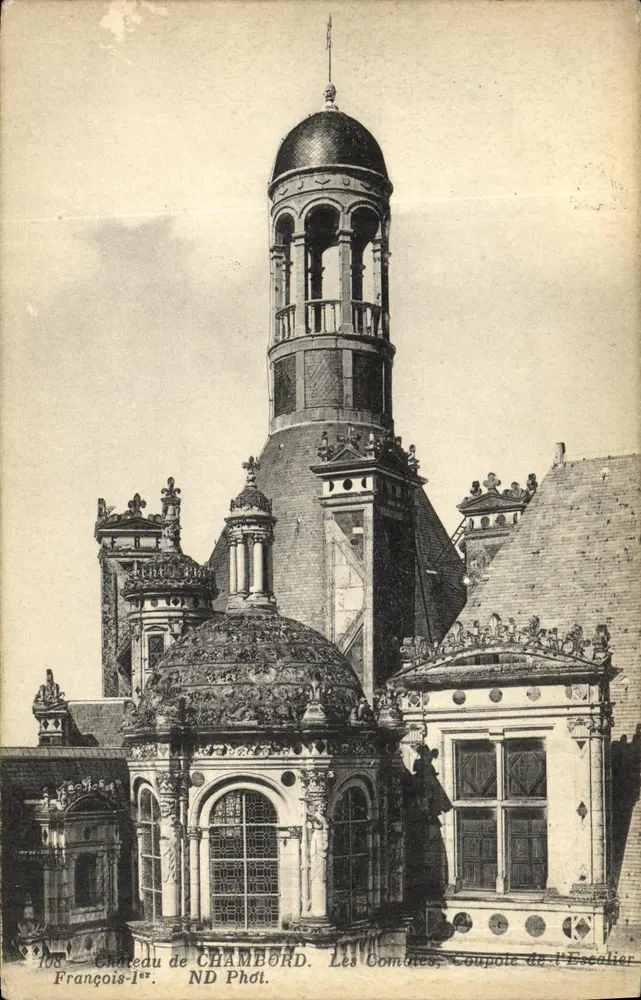 Schloss CHAMBORD — Die Dachstühle, Kuppel der Treppe — ND Phot. - Vorderseite