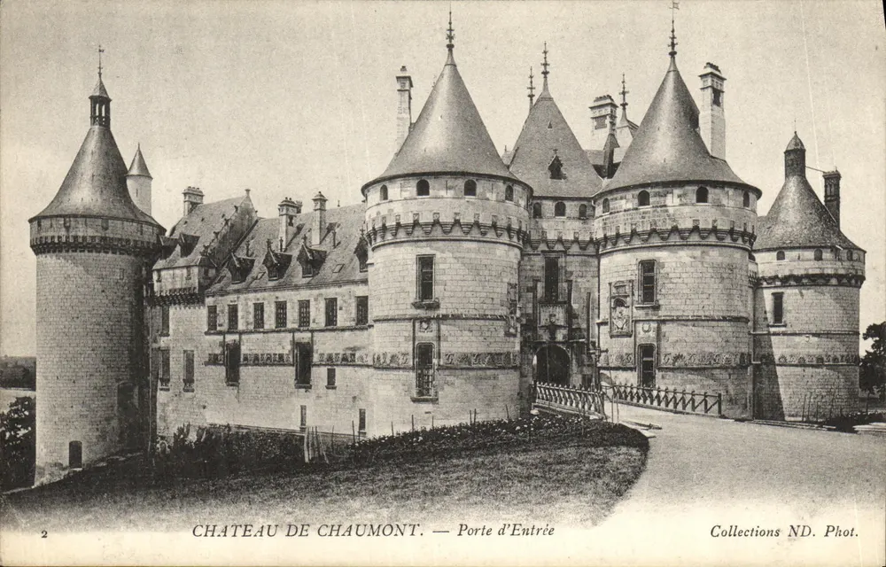 Castelo de Chaumont — Porta de Entrada — Collections ND. Phot. - Frente