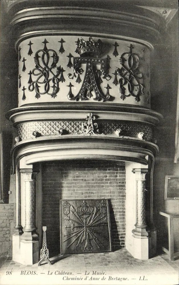 Blois — Das Schloss. Kamin von Anne von Bretagne — L.L. Nr. 98 - Vorderseite