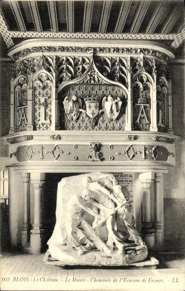Blois - Das Schloss - Das Museum - Der Kamin des Écusson de France - Vorderseite