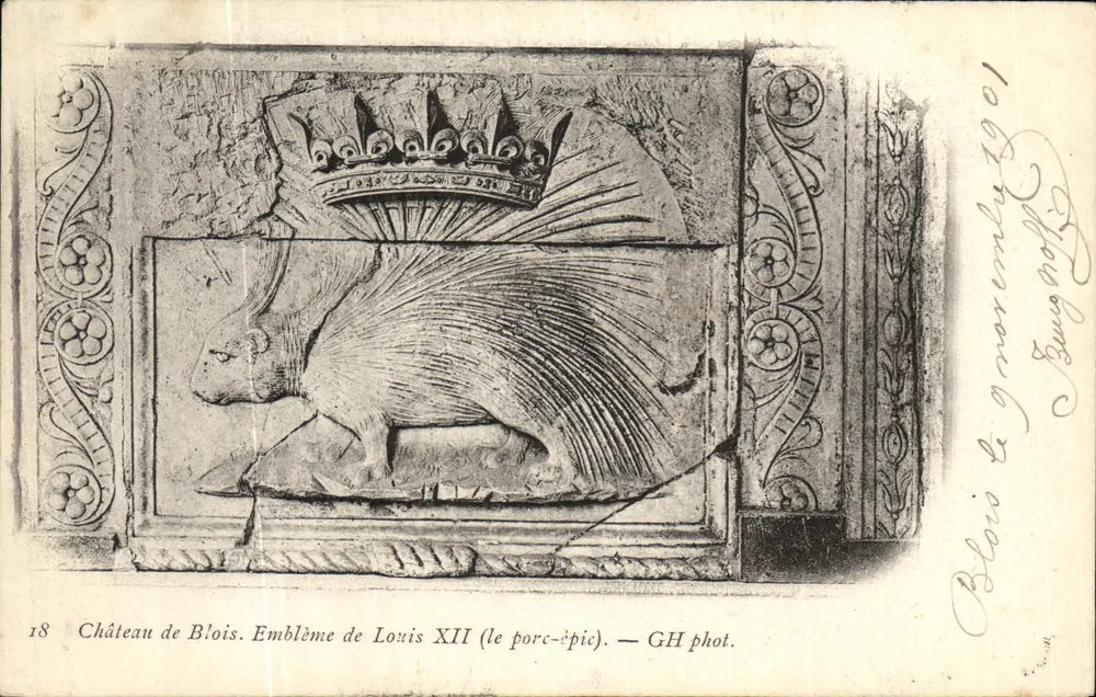 Schloss Blois. Wappen von Ludwig XII (das Dornschwein) — GH phot. - Vorderseite